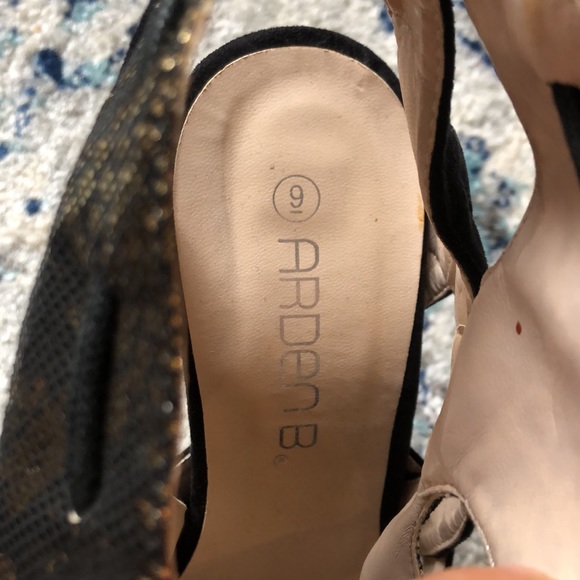 Black and gold stiletto heels - Picture 6 of 9